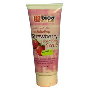 BIO SKINCARE EXFOLIATING STRAWBERRY FACE AND BODY SCRUB 