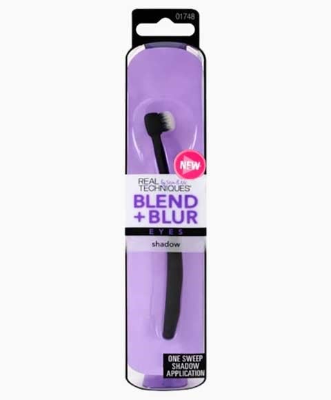 BLEND AND BLUR EYE SHADOW BRUSH 